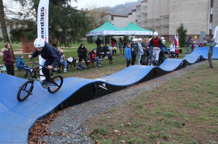 Pumptrack za blokami